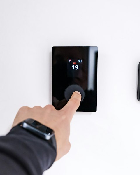 Connected thermostat, home automation